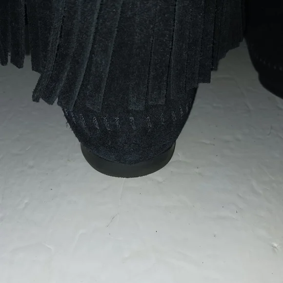 Minnetonka Black Suede Fringe Moccasin Pull-On Boots - US 8 - EUC - Picture 7 of 9